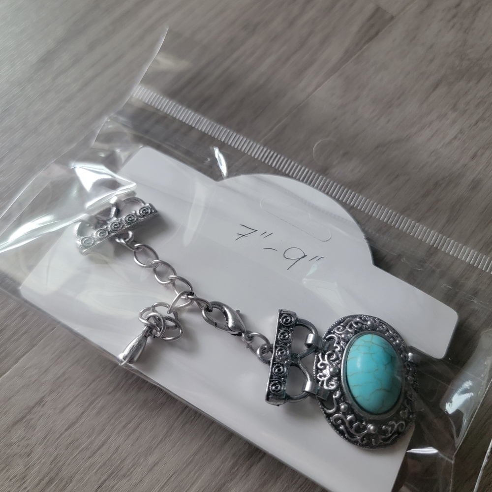 Fashion Jewelry Turquoise and Silver Bracelet - Picture 3 of 3